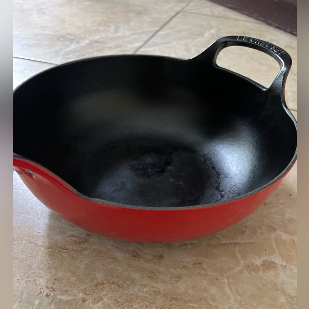 Le Creuset cast iron Balti dish in red - Picture 11 of 11